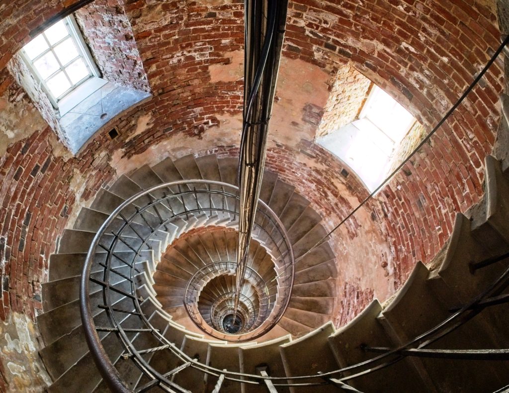 The picture shows a staircase spiralling downward to represent the subject of bonds decreasing in value.