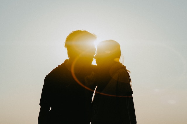 The picture is a silhouette of a couple in the sun to represent the title, Managing Money as a Couple: Thinking About Marriage.